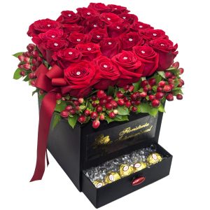 CL-02 Caja de Rosas y Chocolates