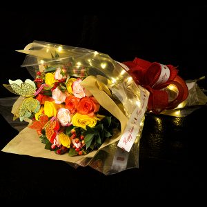 BO-05 Bouquet con Luces y Rosas