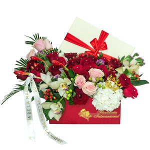 CA-02 Caja Roja Imperial-Arreglo Floral de Lujo con Corona Decorativa